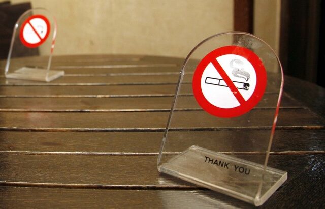 ΣτΕ: “Όχι” στους χώρους καπνιζόντων σε κέντρα διασκέδασης και καζίνο