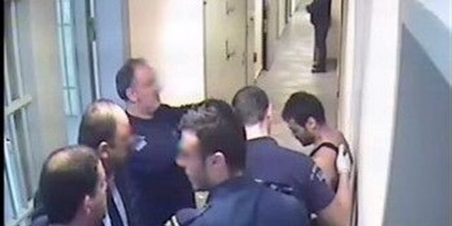 Ντοκουμέντο φρίκης: Καρέ καρέ ο βασανισμός του Ιλί Καρέλι από τους σωφρονιστικούς υπαλλήλους