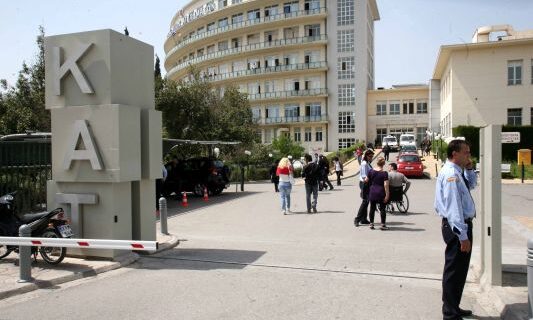 Άλλη μία τραγωδία με άρωμα δυναμίτη: Στο ΚΑΤ αδέρφια από έκρηξη κροτίδας