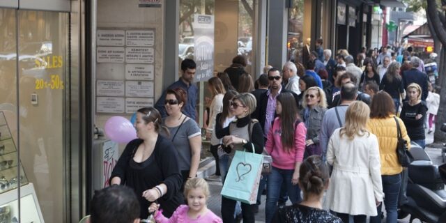 Δεν τα βγάζουν πέρα οι καταναλωτές: Ξέχασαν τις μεγάλες αγορές
