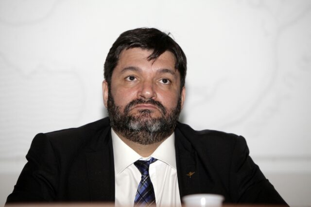 Ο Φαήλος αποσύρθηκε, ο (γαλάζιος) πονοκέφαλος παραμένει
