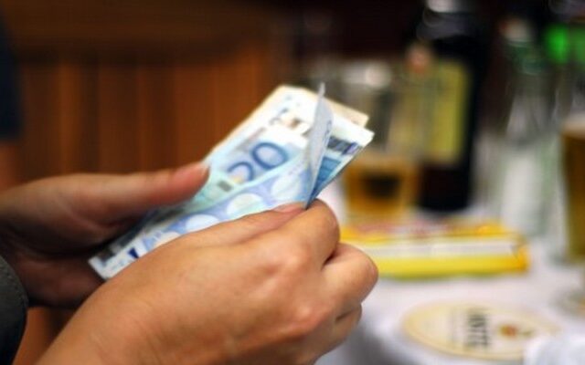Κοινωνικό μέρισμα: 500 ευρώ το άτομο και εισόδημα έως 6.000 ευρώ