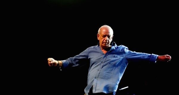 Μηχανή του Χρόνου: Δημήτρης Μητροπάνος. Γνώρισε τον εξόριστο πατέρα του όταν ήταν 29 χρόνων. Οι αποβολές από τα σχολεία και η πατρική σχέση με τον Ζαμπέτα