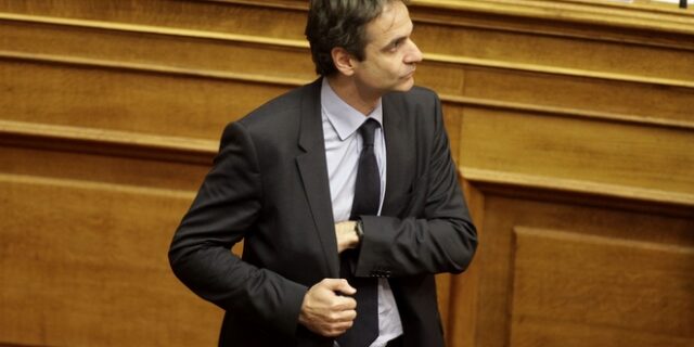 Μοντέλο ιδιωτικού τομέα με πριμ παραγωγικότητας στο Δημόσιο. “Μαχαίρι” στις μη μισθολογικές παροχές
