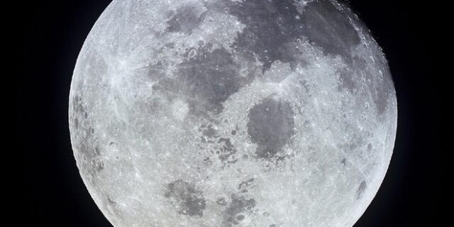 Ανακαλύφθηκε μυστηριώδες ορθογώνιο παραλληλόγραμμο από τεκτονικές τάφρους στη Σελήνη