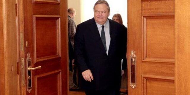 “Άναψαν τα αίματα” στο ΠΑΣΟΚ: Ένταση και αποχωρήσεις από τη συνεδρίαση