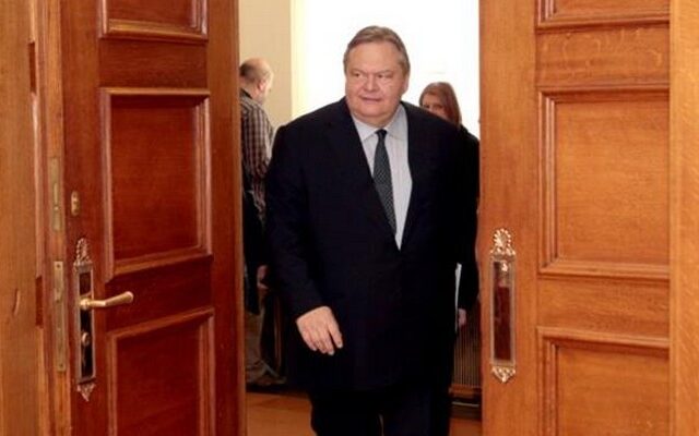 “Άναψαν τα αίματα” στο ΠΑΣΟΚ: Ένταση και αποχωρήσεις από τη συνεδρίαση