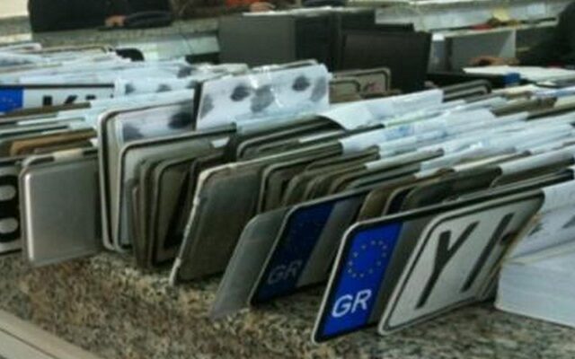 Επιστρέφονται πινακίδες και άδειες λόγω Πάσχα