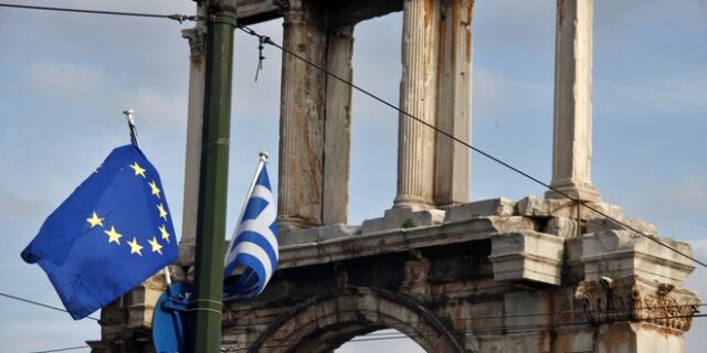 Με το ένα πόδι στις αγορές: Επιστροφή της Ελλάδας στα πράγματα