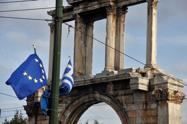Με το ένα πόδι στις αγορές: Επιστροφή της Ελλάδας στα πράγματα