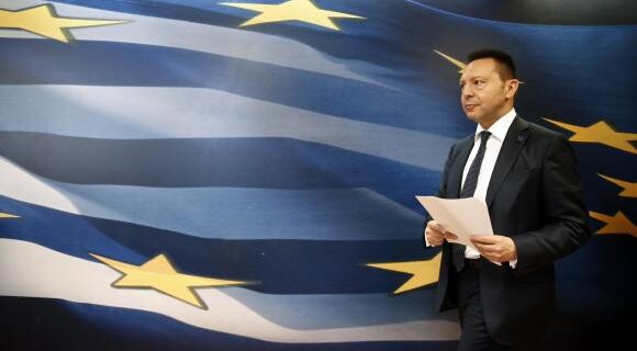 Reuters: Επιμήκυνση των ελληνικών δανείων σε 50 χρόνια και μείωση επιτοκίων εξετάζει η Ευρώπη