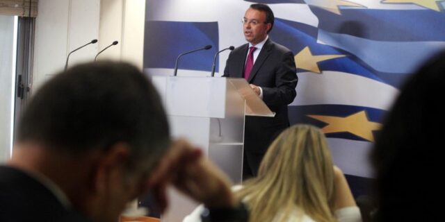 Κατατέθηκε το Μεσοπρόθεσμο. Πρόβλεψη για πλεόνασμα 2,3% το 2014
