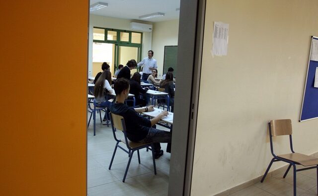 Τι αλλάζει σε αποσπάσεις και μεταθέσεις εκπαιδευτικών. Η λευκή εβδομάδα και ποιες αργίες καταργούνται