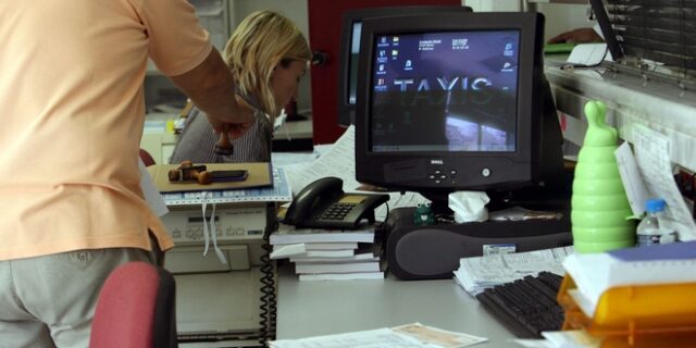 Χάος στο Taxis: Μπλοκάρουν όλες οι επιστροφές φόρου