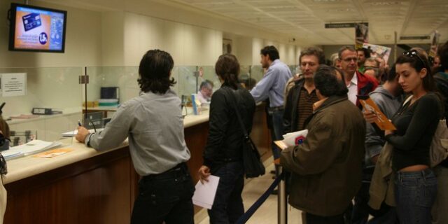 Μέσα σε λίγες ώρες συμπληρώθηκαν 90.000 αιτήσεις για το κοινωνικό μέρισμα