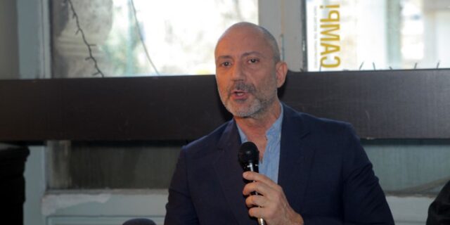 Ο Γρ. Βαλλιανάτος αποσύρει την υποψηφιότητα του για τον δήμο της Αθήνας. Τι καταγγέλλει