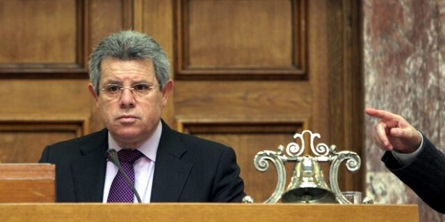 Σκηνές απείρου κάλλους στη Βουλή: “Είστε χούντα. Θέλετε αθώους στη φυλακή” – “Σοβαρευτείτε. Δεν θα το κάνουμε καλοκαιρινό”
