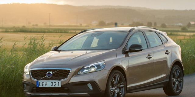 Volvo V40 Cross Country. Χωρίς επιβάρυνση το αυτόματο κιβώτιο