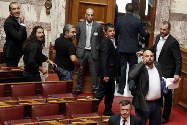 Άρση ασυλίας για ακόμα 8 βουλευτές της Χρυσής Αυγής