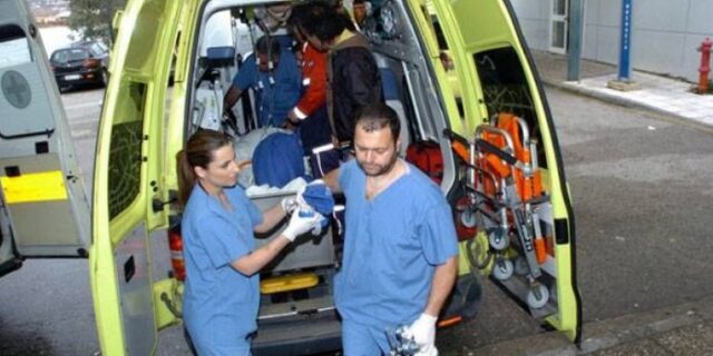 Φοιτητής έπεσε στο κενό ενώ τίναζε χαλί
