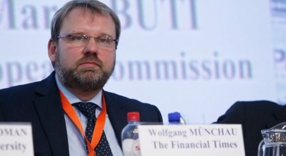 Γιατί Γερμανός οικονομολόγος χαρακτηρίζει κατάλληλη τη στιγμή για να χρεοκοπήσει η Ελλάδα