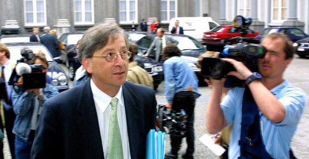 Γιούνκερ στην ΝΕΡΙΤ: Η ηγεσία Σαμαρά πέτυχε πλεόνασμα. Αν μου έλεγαν πως θα γινόταν αυτό πριν χρόνια θα γέλαγα