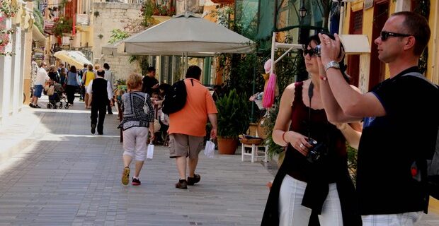Έχει ξεφύγει προς τα πάνω για τα καλά ο τουρισμός. Νέο ρεκόρ αφίξεων
