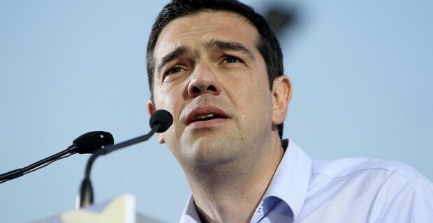 Τσίπρας: Δεν υπήρξα Μαυρογιαλούρος. Άλλοι ήταν και είχαμε από το “λεφτά υπάρχουν” στο “κορόιδα υπάρχουν” του Σαμαρά