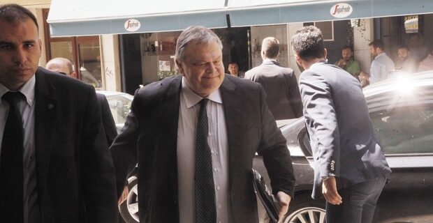 ΠΑΣΟΚ για το εκλογικό αποτέλεσμα: Αντέξαμε, σταθήκαμε, πήραμε ανάσα