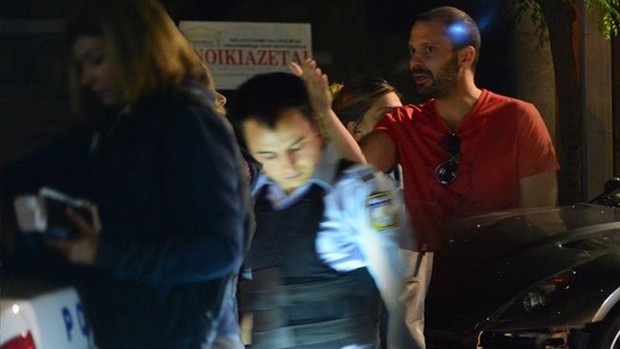 ΕΔΕ για το επεισόδιο στο Κολωνάκι ανάμεσα στην κ. Έβερτ, δημοσιογράφους και τον εφοπλιστή Πετράκη