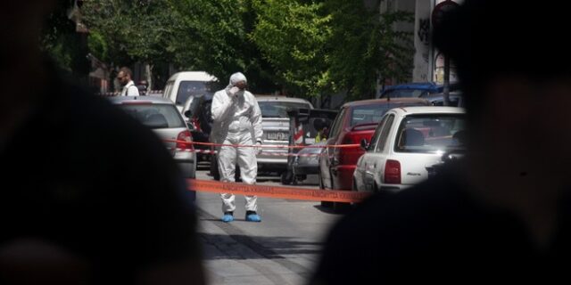 Επιχείρηση της Αντιτρομοκρατικής σε Αθήνα και Θεσσαλονίκη. Βρήκαν γιάφκες με οπλισμό. Τρεις συλλήψεις