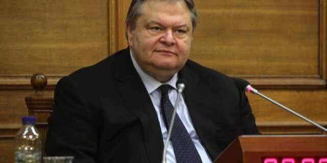 Νέες απειλές Βενιζέλου: Το αν θα παραμείνουμε στην κυβέρνηση θα εξαρτηθεί από τη βούληση του λαού