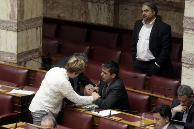 Βουλευτές της ΝΔ και του ΠΑΣΟΚ εξηγούν: Γιατί ψήφισαν “όχι” στην άρση ασυλίας Μπούκουρα-Αλεξόπουλου