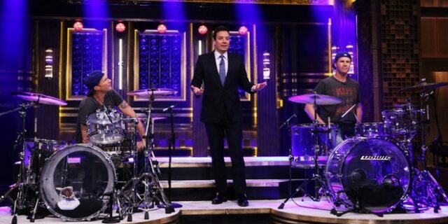 Ο drummer των Red Hot Chili Peppers “μονομαχεί” με τον Will Ferrell