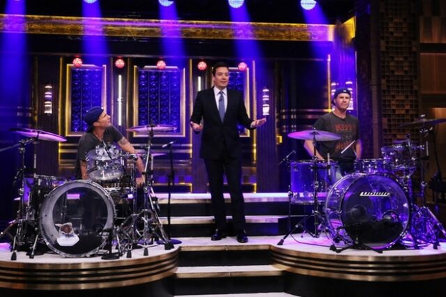 Ο drummer των Red Hot Chili Peppers “μονομαχεί” με τον Will Ferrell