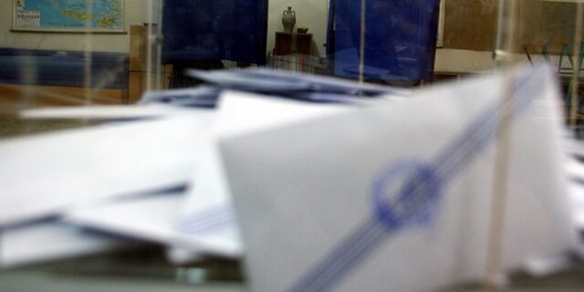 Αλλάζει χρώματα το χάρτης: Ποιοι περιφερειάρχες και δήμαρχοι προτιμούν το “λευκό”