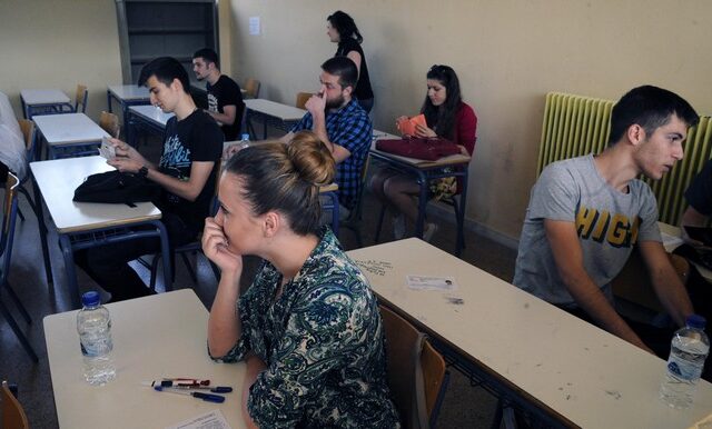 Πανελλαδικές εξετάσεις: Όσο πιο βατά, τόσο πιο ψηλά