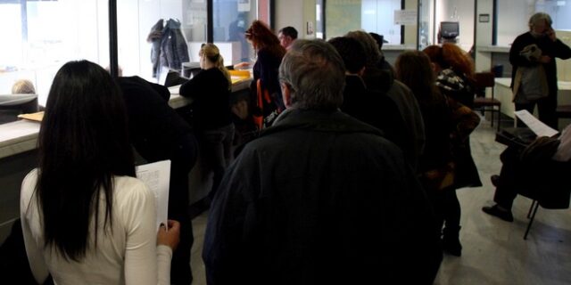 Μέτρα κατά της φοροκλοπής του ΦΠΑ. Τι αλλάζει για επαγγελματίες και “μπλοκάκια”