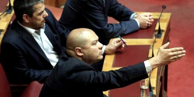 Ενώπιον των ανακριτριών άλλοι πέντε βουλευτές της Χρυσής Αυγής