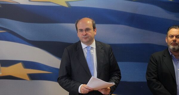 Χατζηδάκης προς Βαρουφάκη: O ιδιωτικός τομέας όμηρος της διαπραγματευτικής σύγχυσης της κυβέρνησης