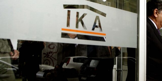 Ταλαιπωρία για συνταξιούχους στα υποκαταστήματα του ΙΚΑ. Έχασαν το ΕΚΑΣ χιλιάδες δικαιούχοι