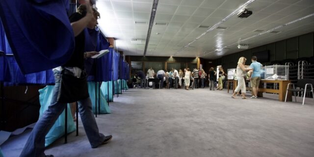 Στη μάχη των εκλογών 1.441 δημοτικοί και 105 περιφερειακοί συνδυασμοί