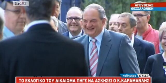 Ευρωεκλογές 2014: Άσκησε το εκλογικό του δικαίωμα ο πρώην πρωθυπουργός Κώστας Καραμανλής