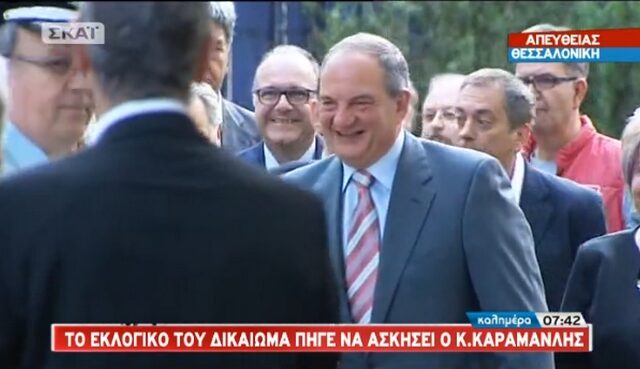 Ευρωεκλογές 2014: Άσκησε το εκλογικό του δικαίωμα ο πρώην πρωθυπουργός Κώστας Καραμανλής