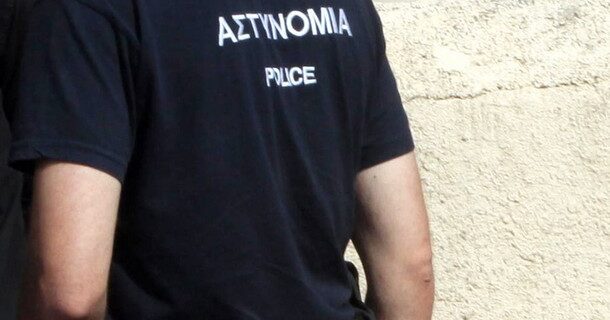 Αστυνομικός-“μπουμπούκι”: Και δούλευε ως φύλακας σε εταιρία και την έκλεβε