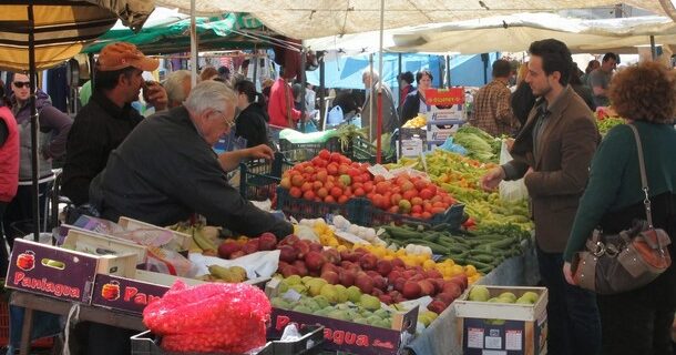 Ανοίγουν οι λαϊκές αγορές. Ανεστάλη η απεργία με ευχαριστήρια στο ΠΑΣΟΚ