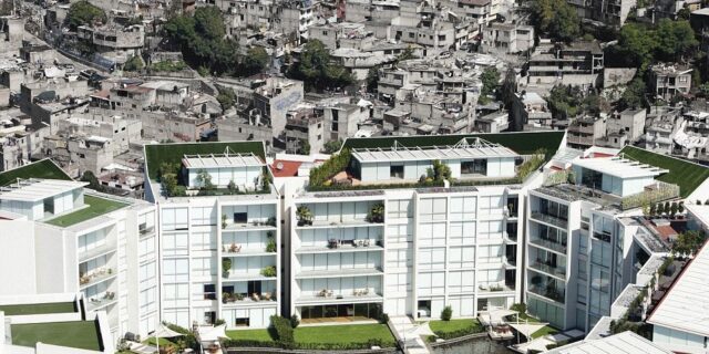 Ένας τοίχος χωρίζει τον πλούτο από τη φτώχεια