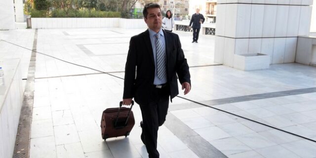 Προφυλακιστέος παραμένει ο Μπούκουρας. Αρνήθηκε να απαντήσει σε ερωτήσεις και λιποθύμησε