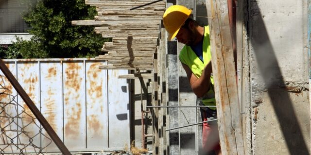 Βουτιά 20,7% στις οικοδομικές άδειες τον Φεβρουάριο