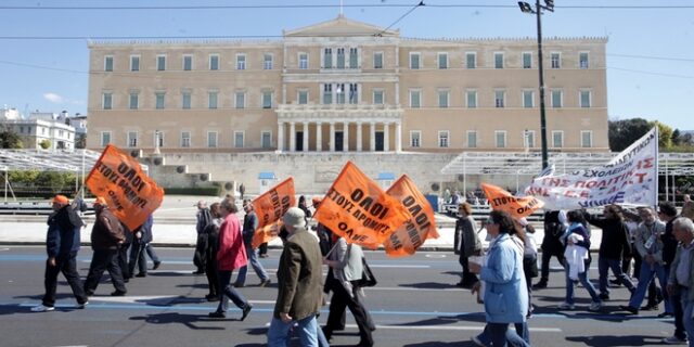 Η τρόικα πιέζει να αλλάξουν οι προϋποθέσεις για πρόωρη συνταξιοδότηση. Πόσοι και ποιοι ασφαλισμένοι θα επηρεαστούν